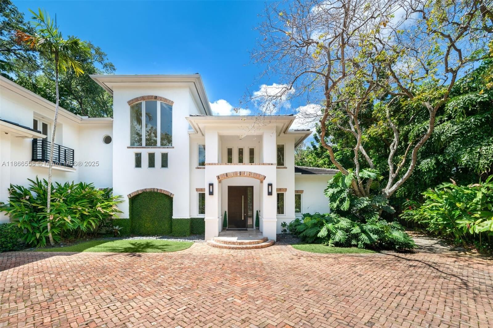 Property Photo: 2820 Brickell Ave FL 33129