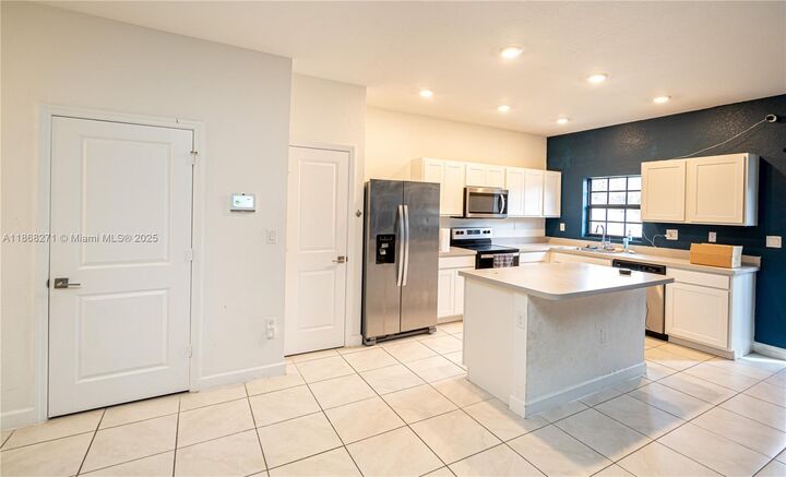 Property Photo: 1141 SW 6th Ct FL 33034