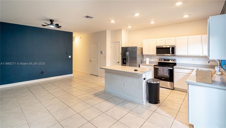 Property Photo: 1141 SW 6th Ct FL 33034