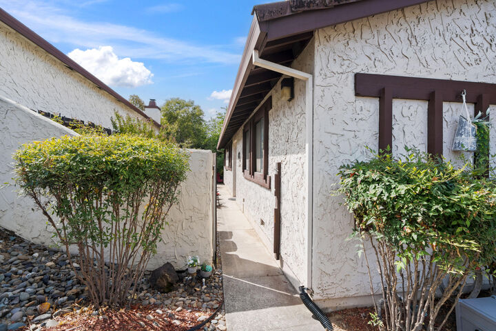 Property Photo: 953 Tanglewood Drive CA 96003