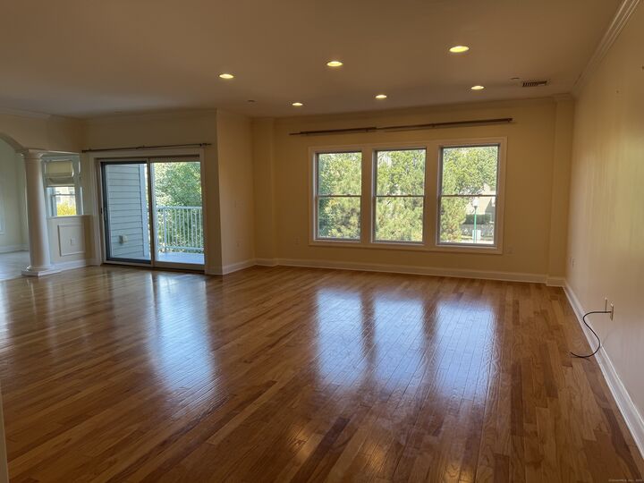 Property Photo: 200 Harbour Close 202 CT 06519
