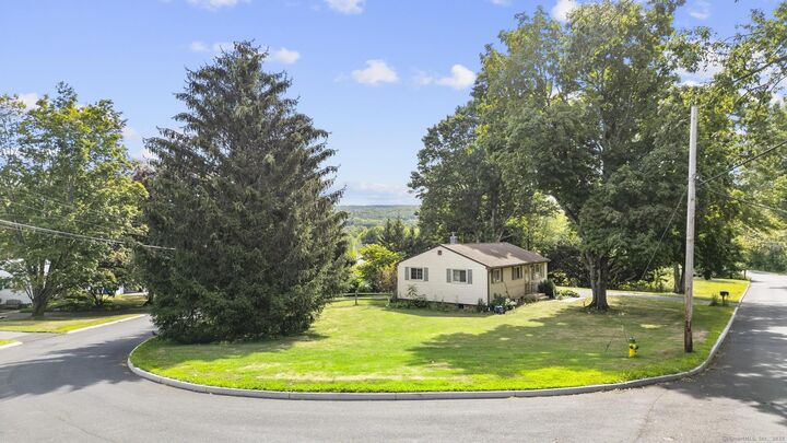 Property Photo: 304 East Ridge Road CT 06457