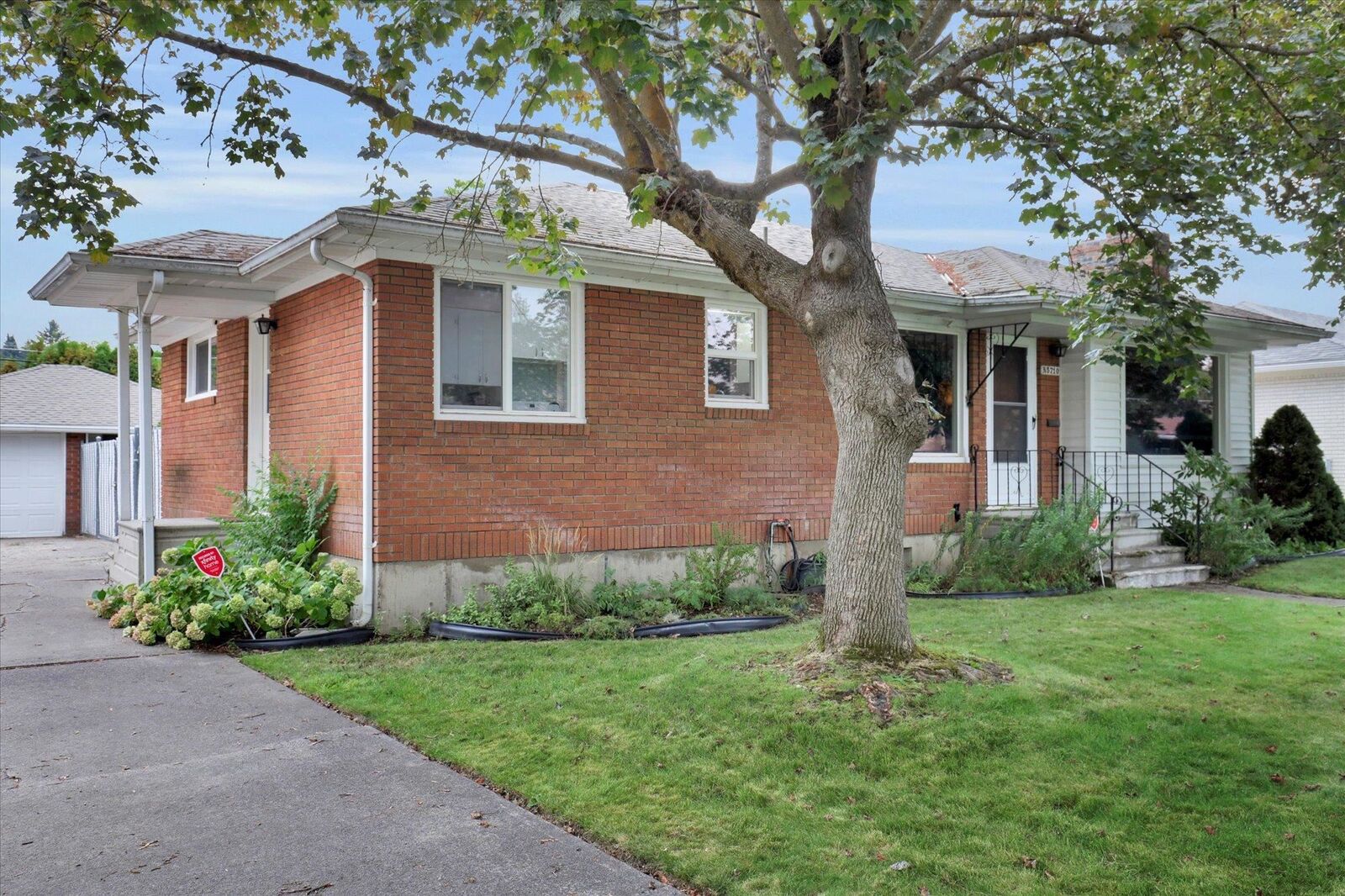 Property Photo:  5710 N Alameda Blvd  WA 99205 