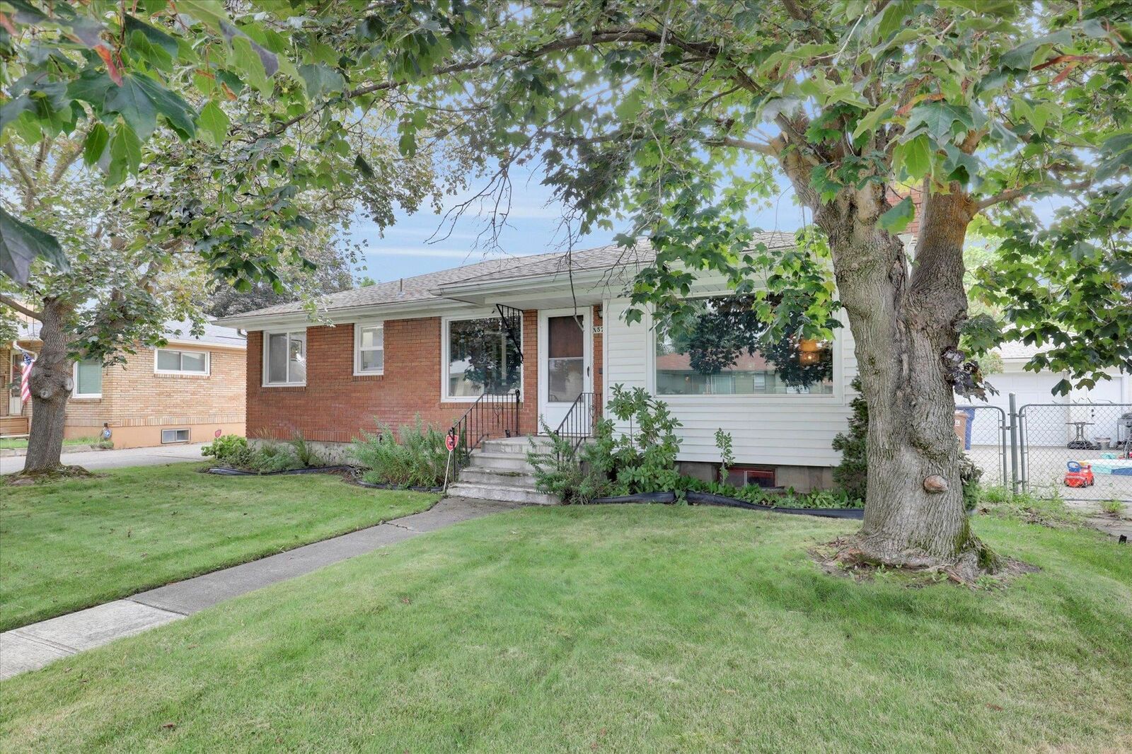 Property Photo:  5710 N Alameda Blvd  WA 99205 