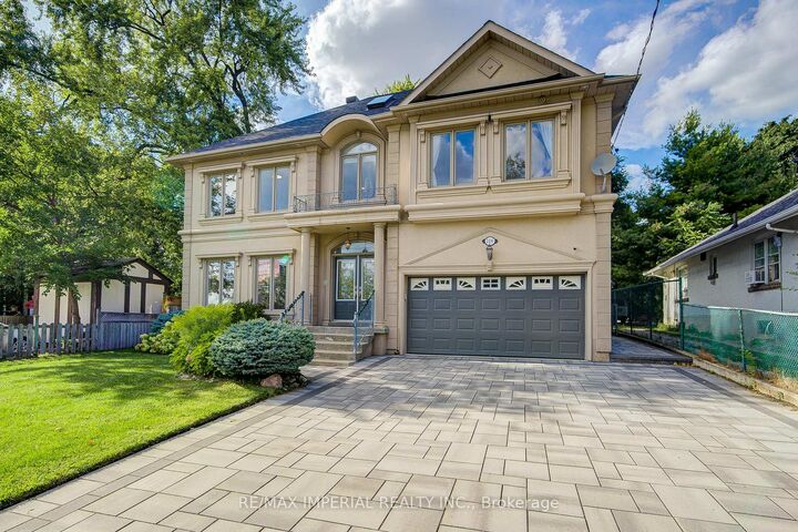 Photo de la propriété: 206 Hollywood Avenue ON M2N 3K6