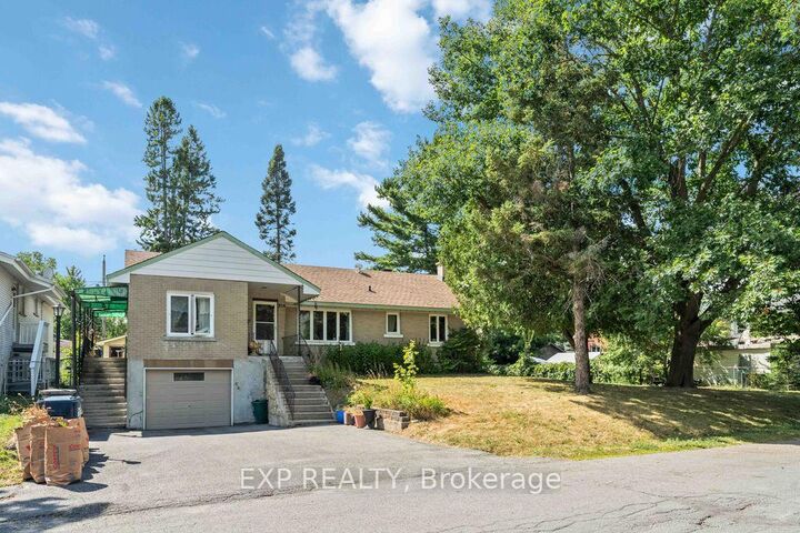 Property Photo: 878 Ivanhoe Avenue ON K2B 5S5