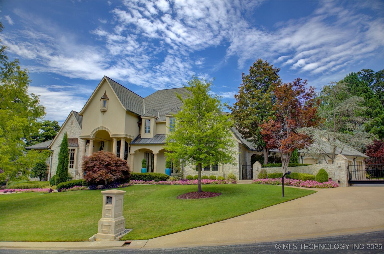 Property Photo:  6619 E 109th Street  OK 74133 