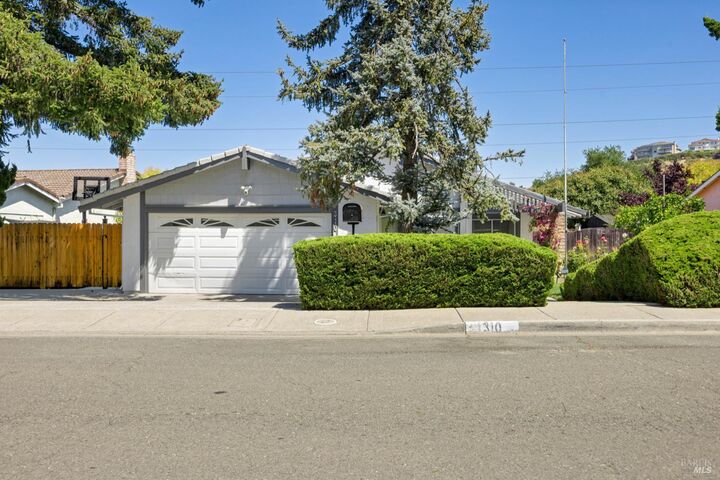 310 Sunrise Way  Vallejo CA 94591 photo