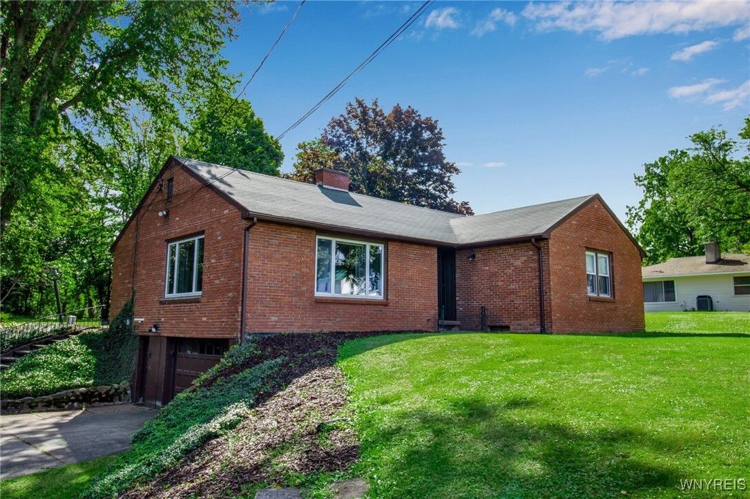 Property Photo: 10610 Swamp Road NY 14063