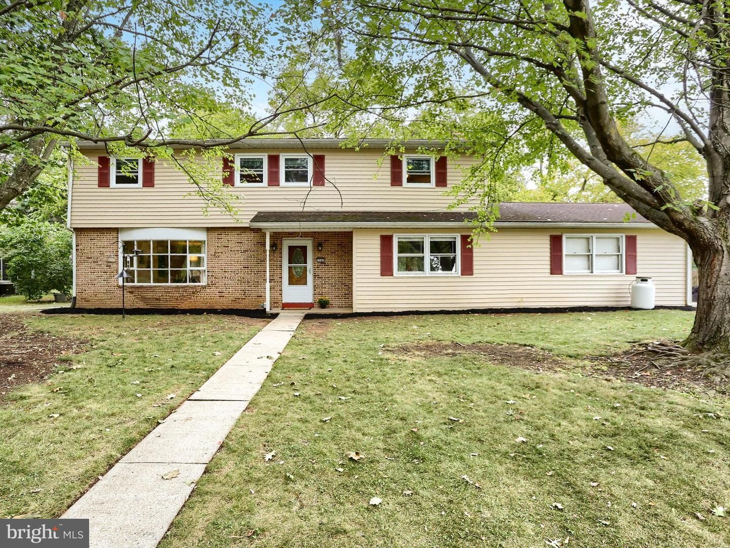 Property Photo:  1040 S West Street  PA 17013 
