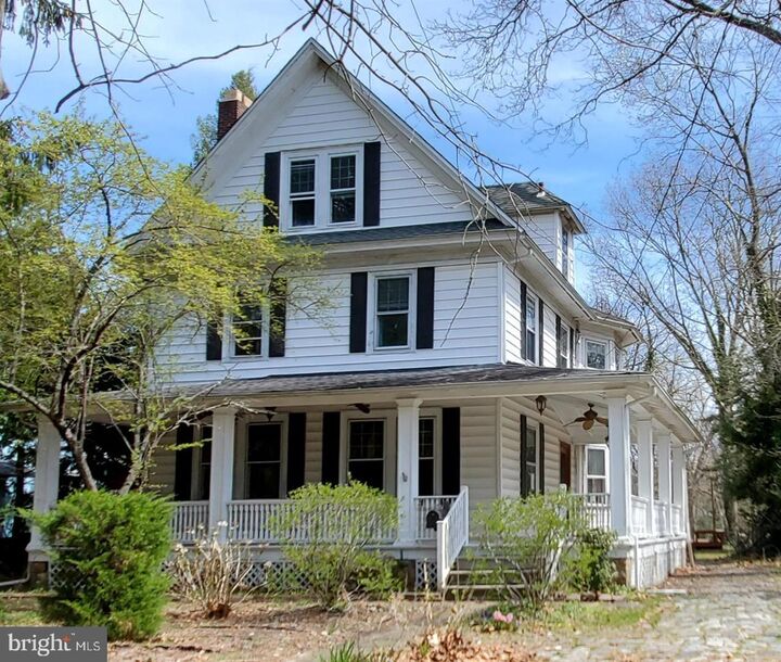 Property Photo:  