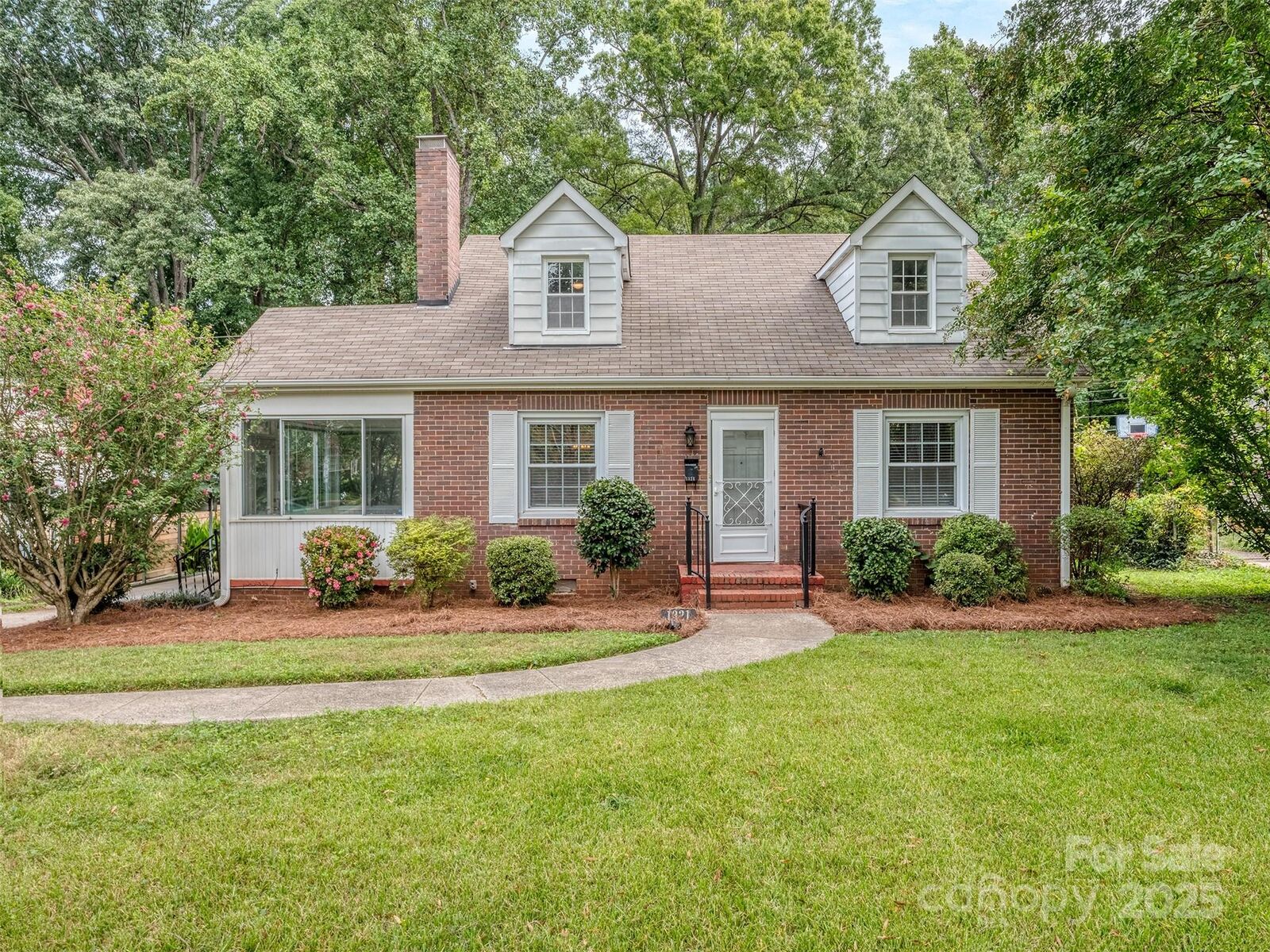 Property Photo: 1321 Pinecrest Avenue NC 28205