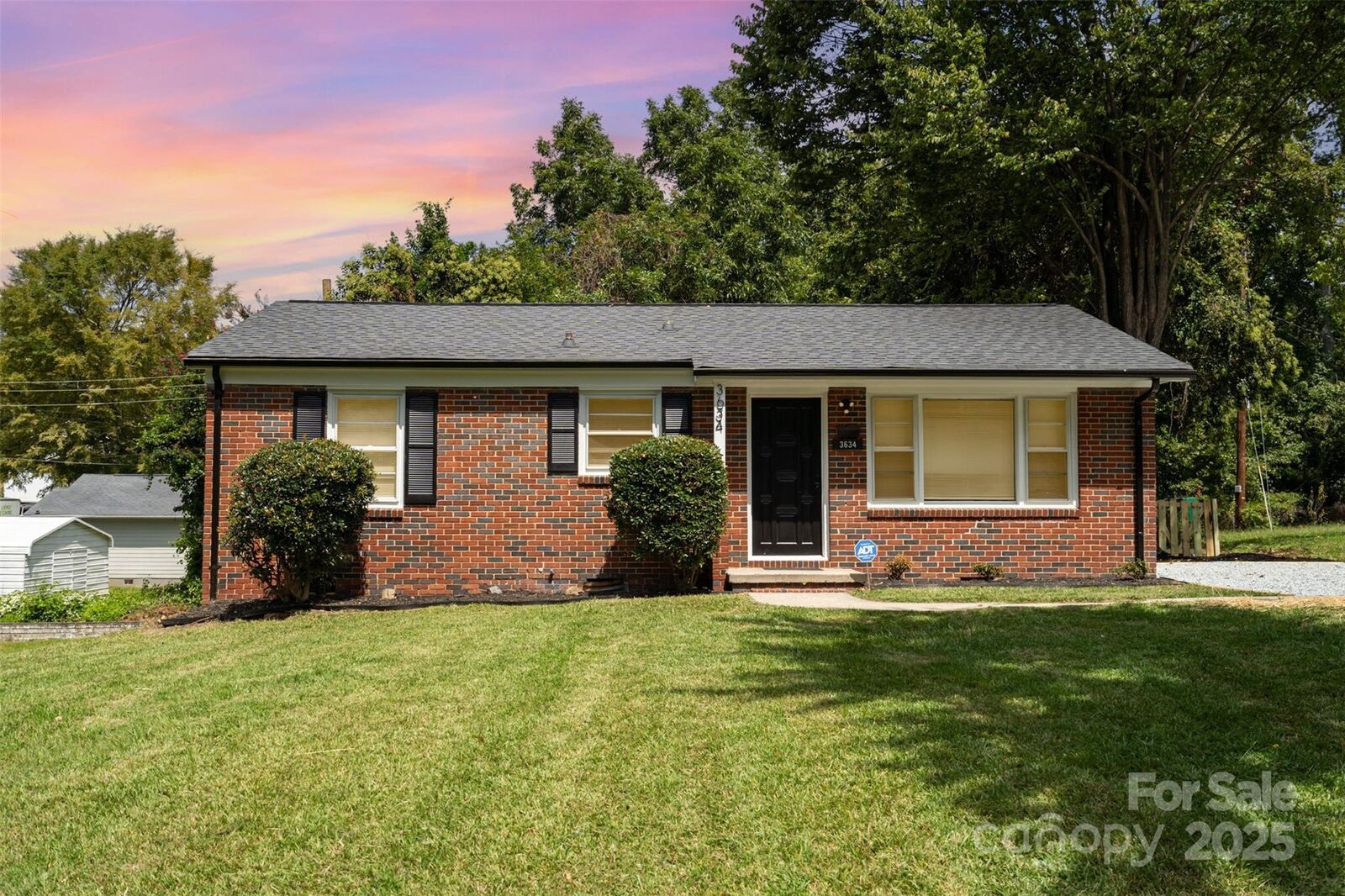 Property Photo: 3634 Carlyle Drive NC 28208