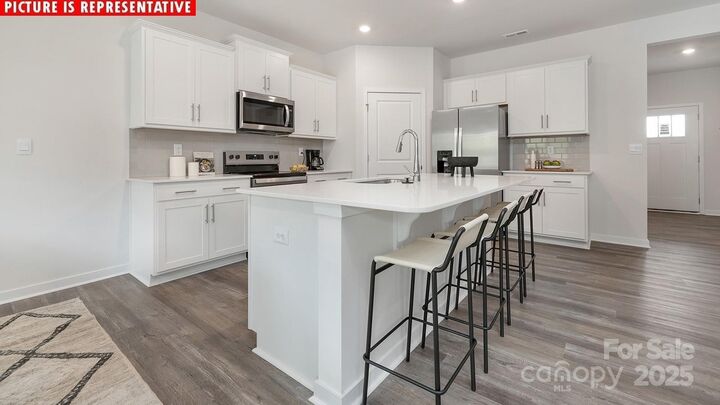 Property Photo: 11234 Cardinal Creek Avenue NC 28215