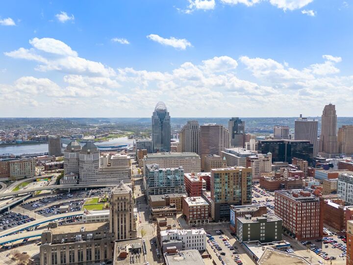 Property Photo: 813 Broadway OH 45202