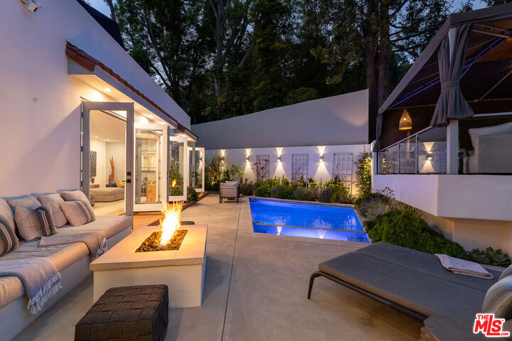 Property Photo:  8701 Wonderland Park Ave  CA 90046 