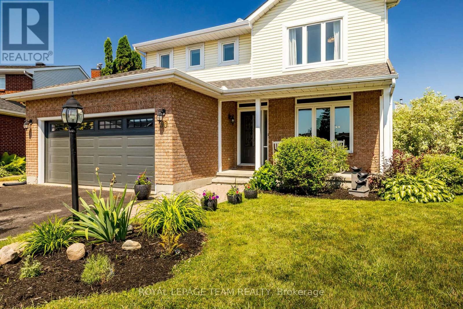 Photo de la propriété: 30 Halley Street ON K2J 3W2