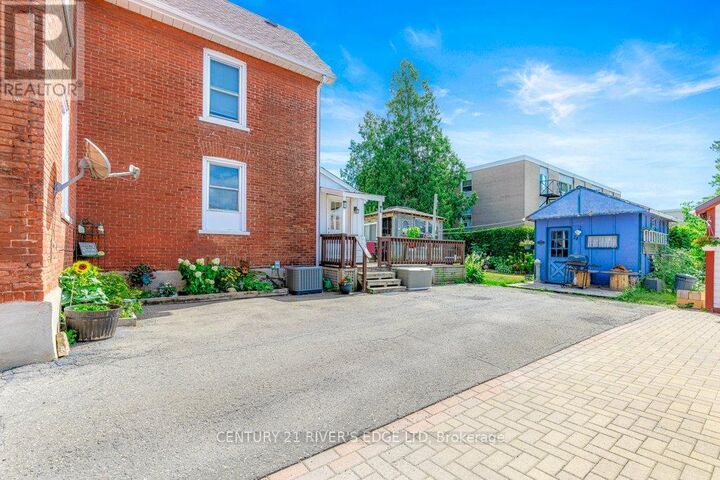 Property Photo:  74 Garden Street  ON K6V 2C5 