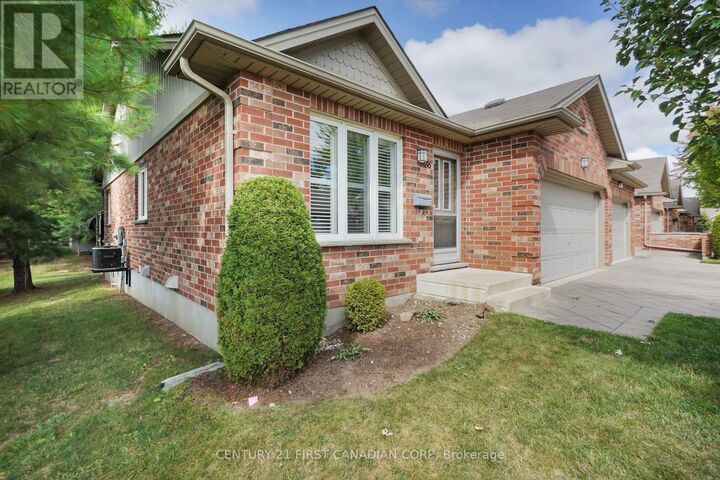 Property Photo: 43 Capulet Walk 36 ON N6H 5V5