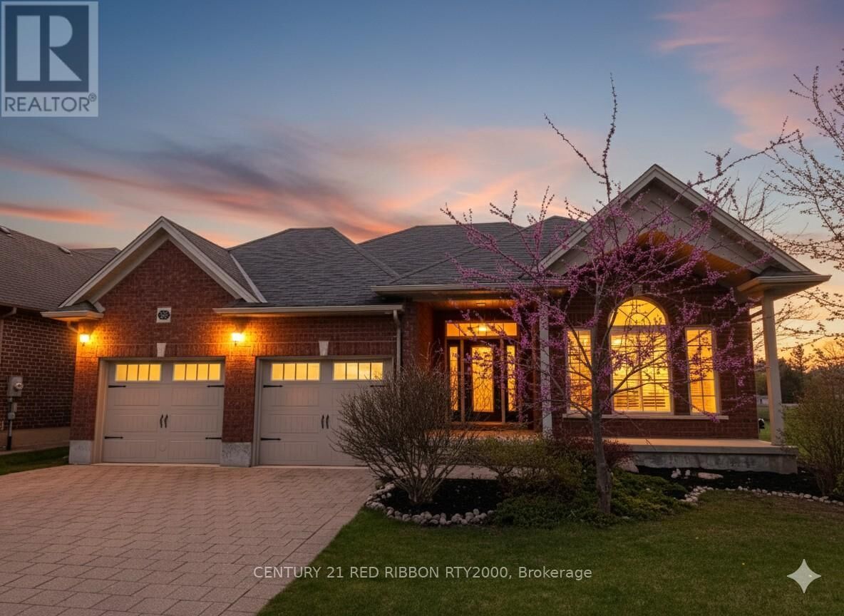 Photo de la propriété:  396 Macdonald Street  ON N7G 2M2 