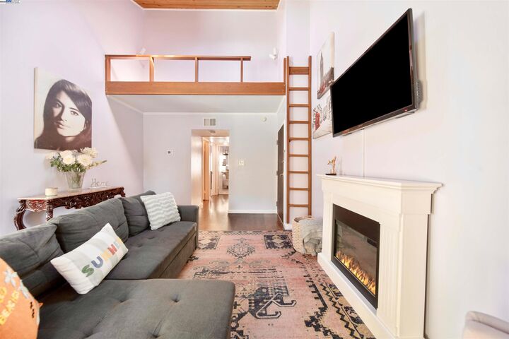 Property Photo: 2716 Oak Rd 111 CA 94597