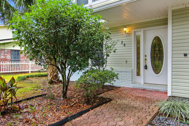 Property Photo: 24 NW Cinderella Lane FL 32547