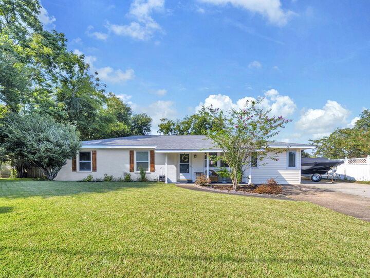 Property Photo: 227 NW Holmes Boulevard FL 32548
