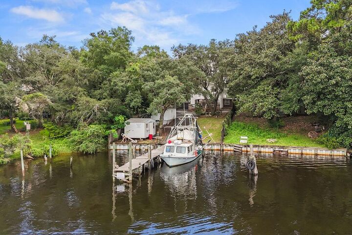 Property Photo: 1725 18th Street FL 32578