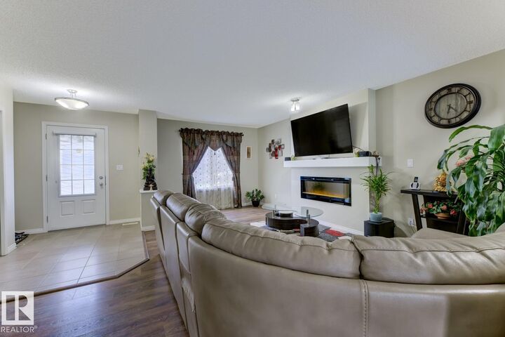 Property Photo: 754 Eagleson Crescent NW AB T6M 0V2