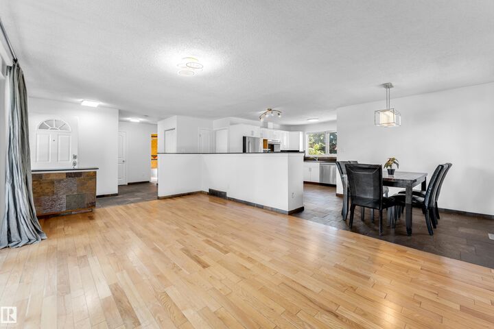 4240 86 Street NW  Edmonton AB T6K 1C4 photo