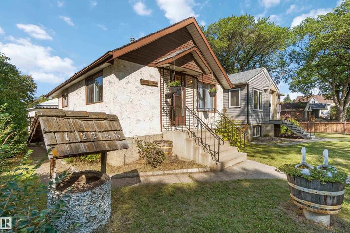 Photo de la propriété: 12248 105 Street NW AB T5G 2N8