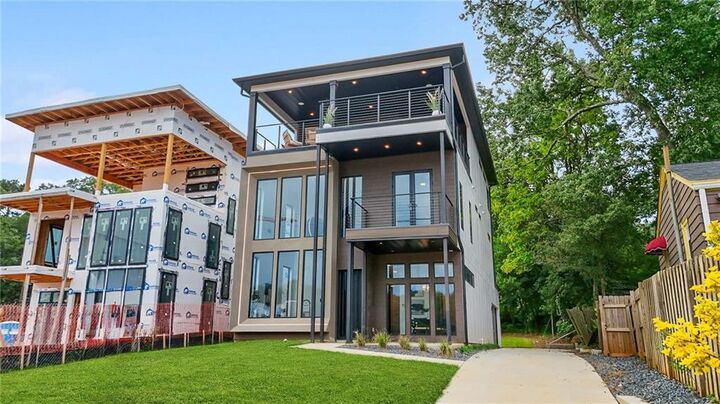 Property Photo:  1039 Avondale Avenue SE  GA 30312 