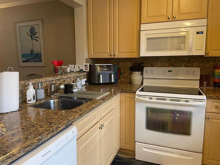 Property Photo: 608 SW Natura Blvd 109 FL 33441
