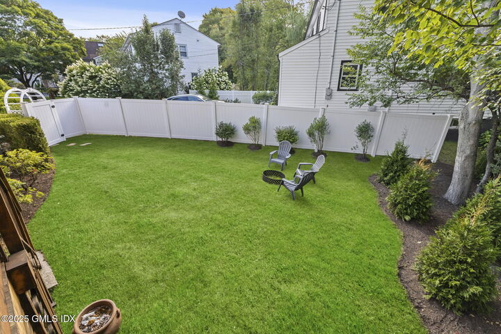 Property Photo: 29 Griffith Road CT 06878