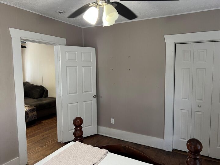 Property Photo: 2519 Paul Quinn Street TX 77091