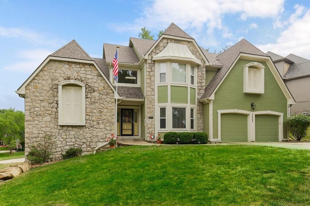 Property Photo: 5633 Oakview Street KS 66216