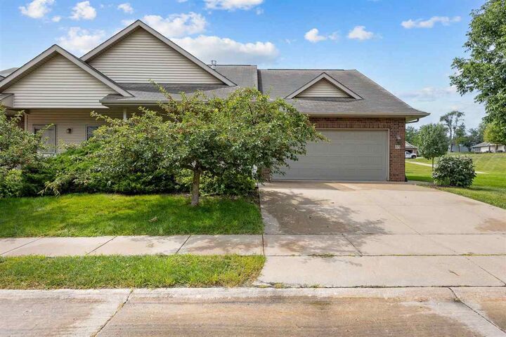 Property Photo: 85 Broadmoor Ln IA 52245