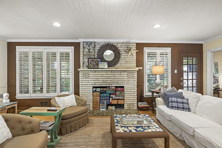 Property Photo: 825 Myrta St TX 78028