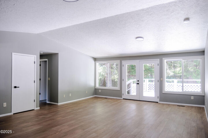 Property Photo:  60 Seagrove Loop  OR 97367 