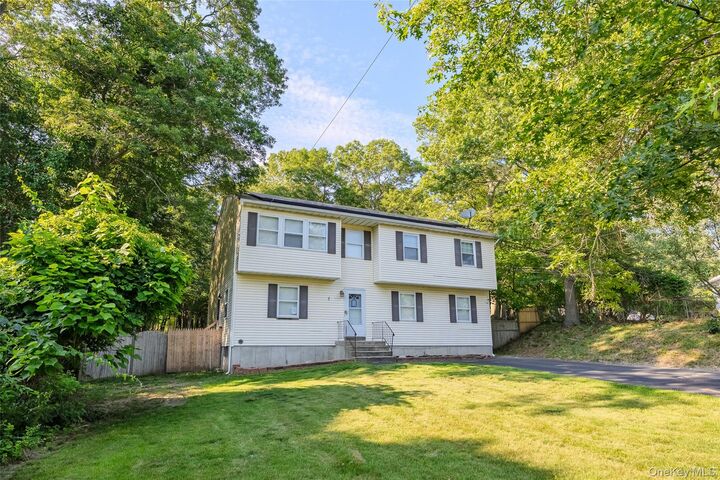 Property Photo:  11 Seymour Lane  NY 11763 