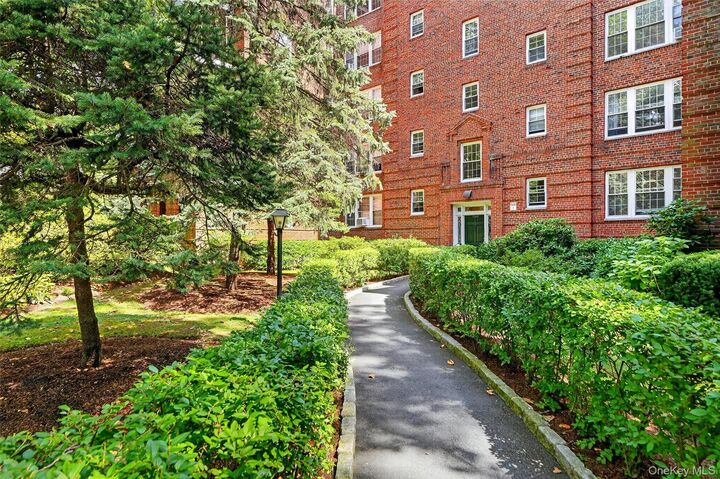 Property Photo: 1360 Midland Avenue 4F NY 10708