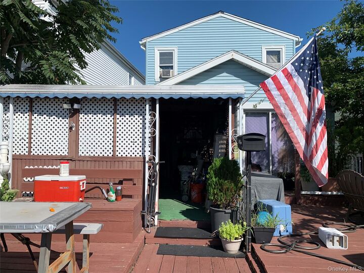 Property Photo: 124 Edgewater Park 124 D NY 10465