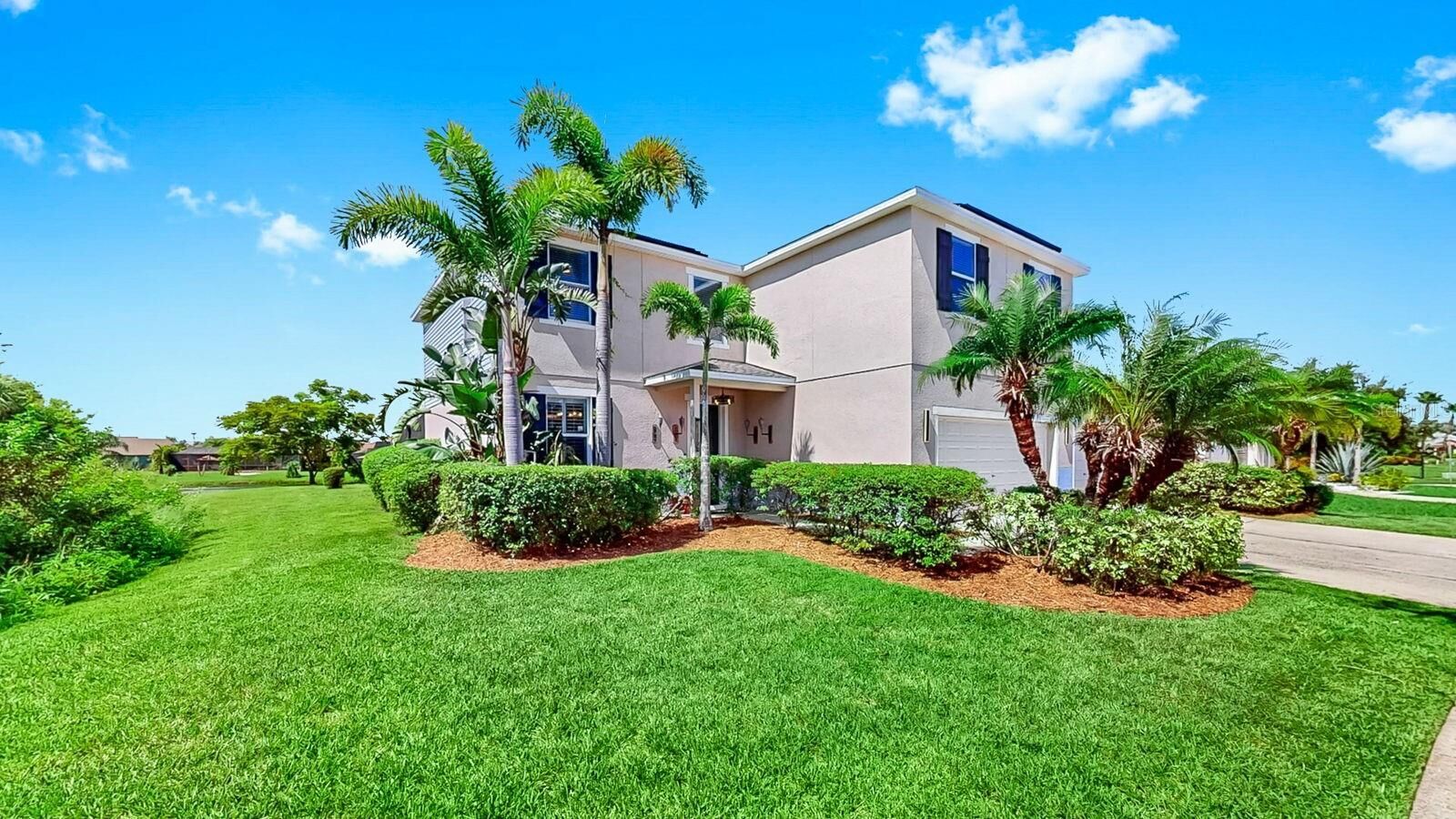 Property Photo: 112 Slipper Key Road FL 33572