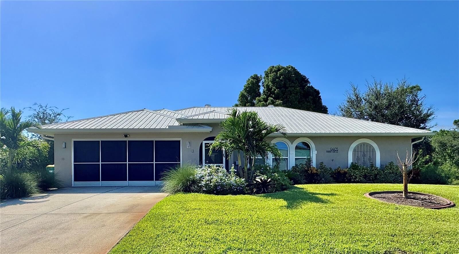 Property Photo: 9405 Spring Circle FL 33981