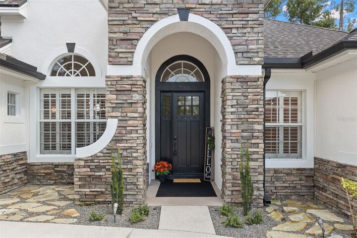 Property Photo: 11918 Mandevilla Court FL 33626