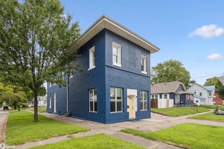 Property Photo:  918 Locust Street  IA 52601 