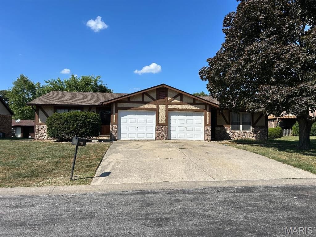 Property Photo: 9-11 Kingsway Drive IL 62226