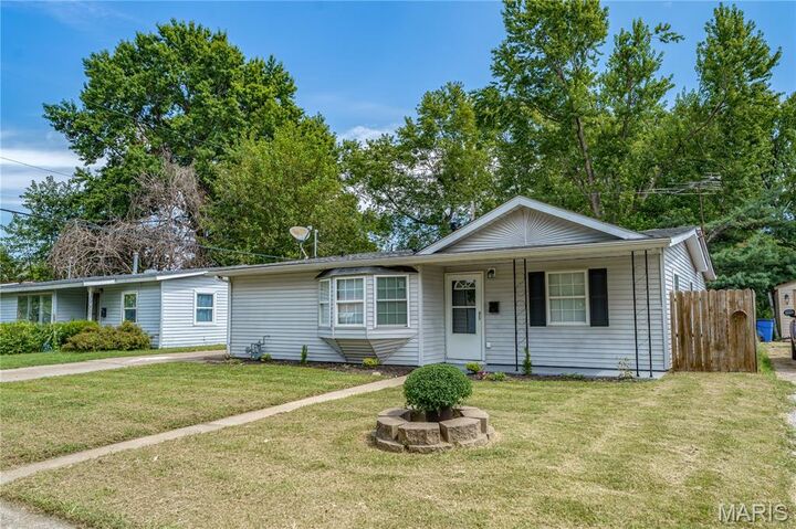 Property Photo:  2928 Dale Avenue  IL 62040 