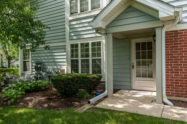 Property Photo: 2933 Heatherwood Drive IL 60194