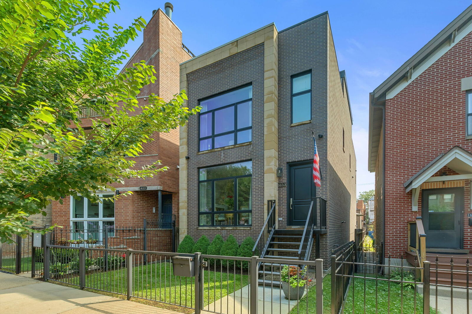 Property Photo: 1653 N Campbell Avenue IL 60647